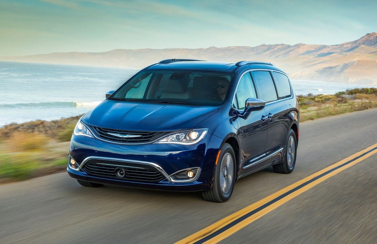 2017 Chrysler Pacifica Hybrid  Minivan