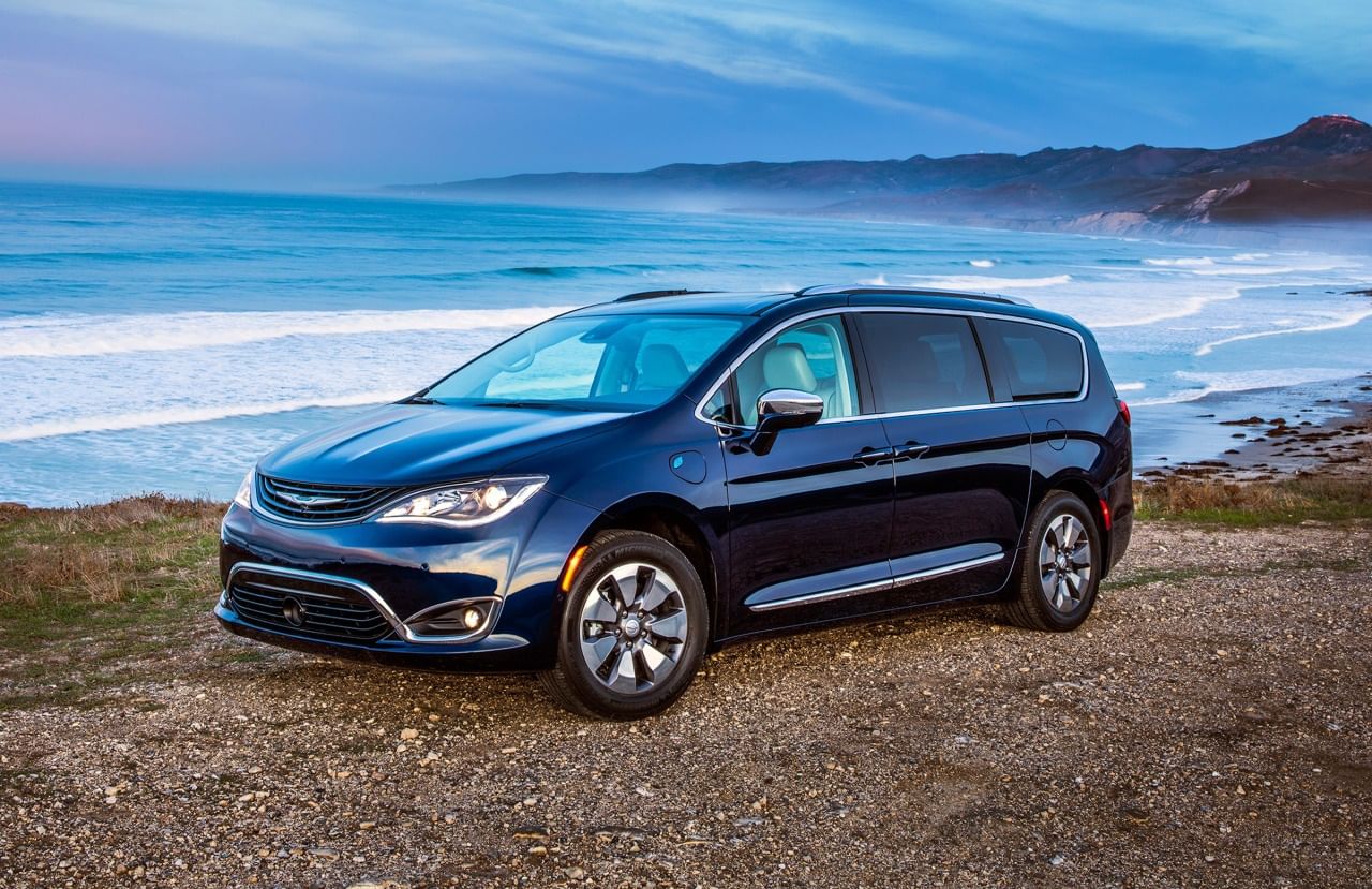 2018 Chrysler Pacifica Hybrid  Minivan