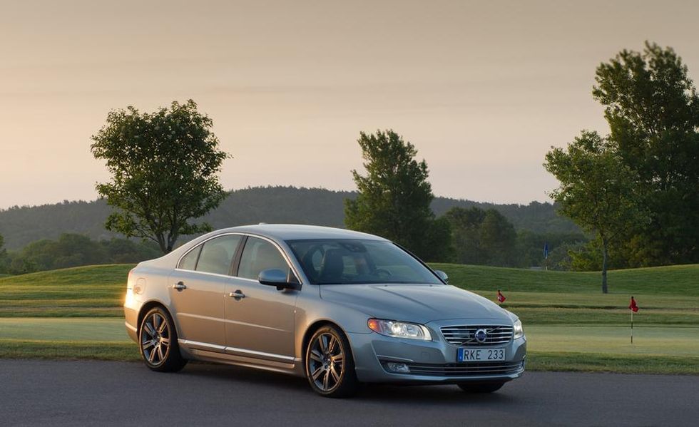 2015 Volvo XC70 Cargo Space and Interior Volume | CARHP