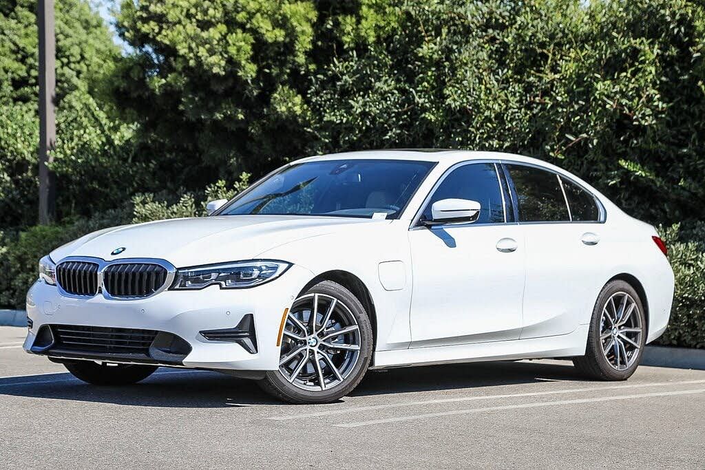 2021 BMW 3 Series 330e plug-in hybrid Sedan