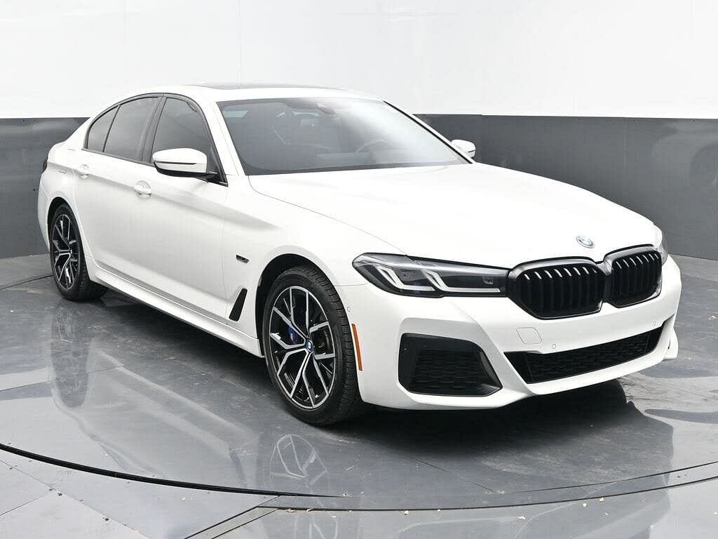 2022 BMW 5 Series 530e plug-in hybrid Sedan