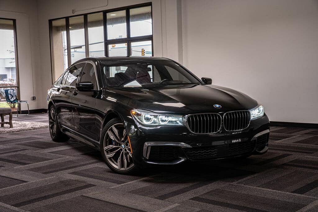 2017 BMW M760i