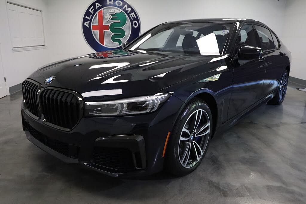 2022 BMW M760i