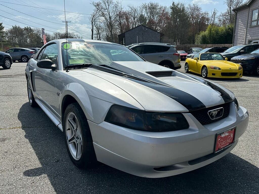 2001 Ford Mustang GT Deluxe