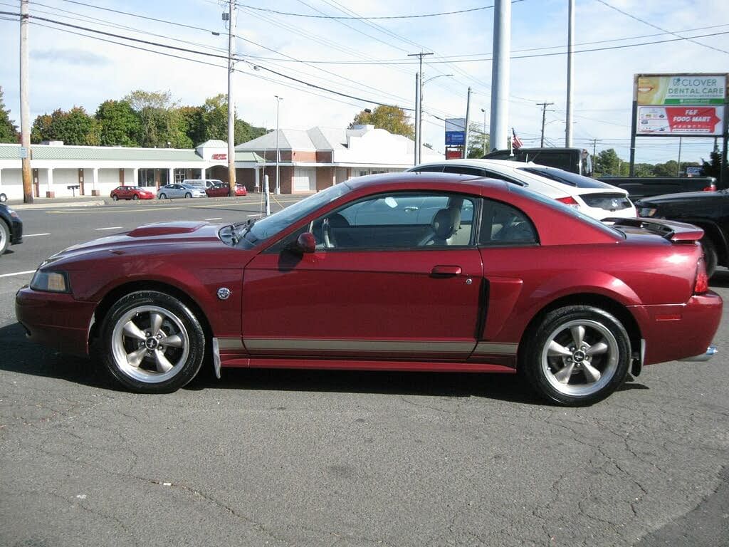 2004 Ford Mustang GT Deluxe