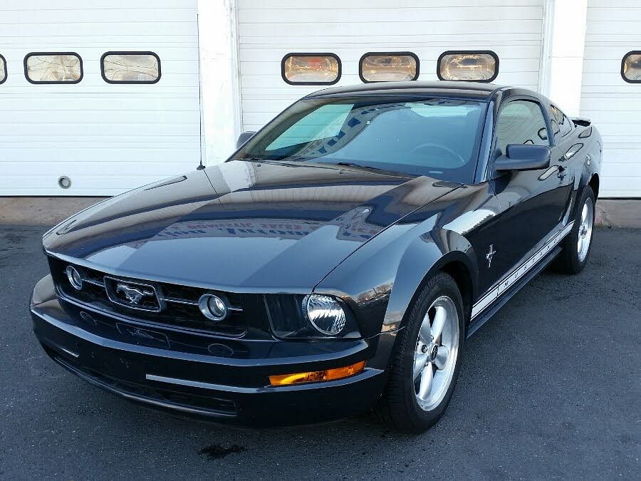 2007 Ford Mustang Deluxe