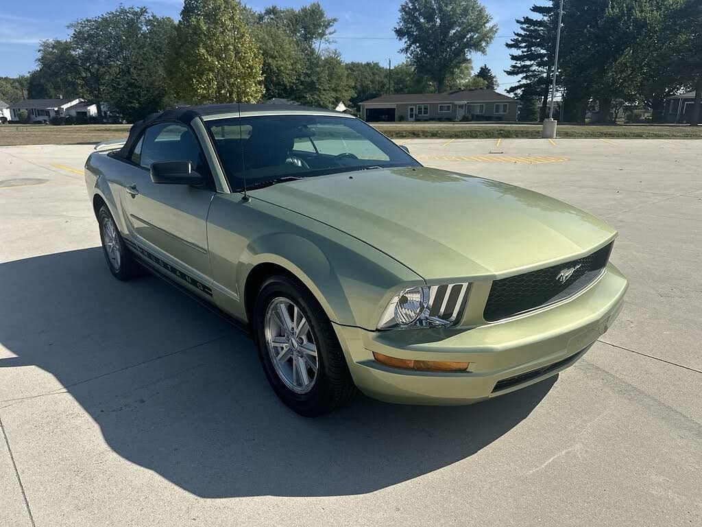 2006 Ford Mustang Standard