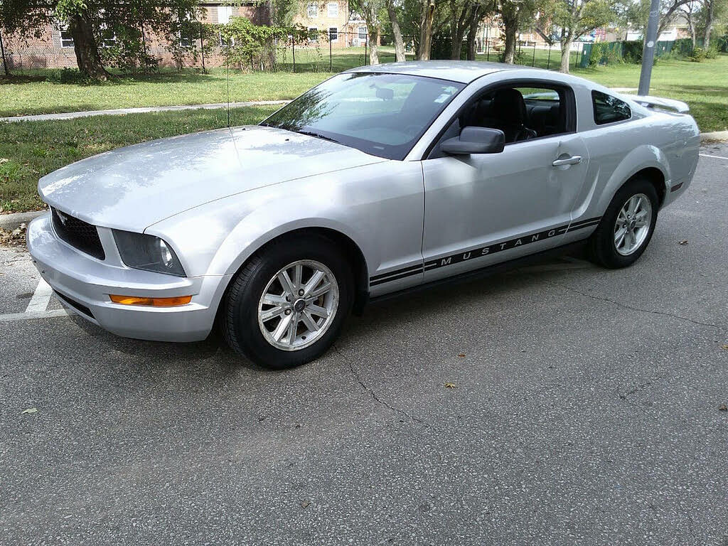 2006 Ford Mustang Standard