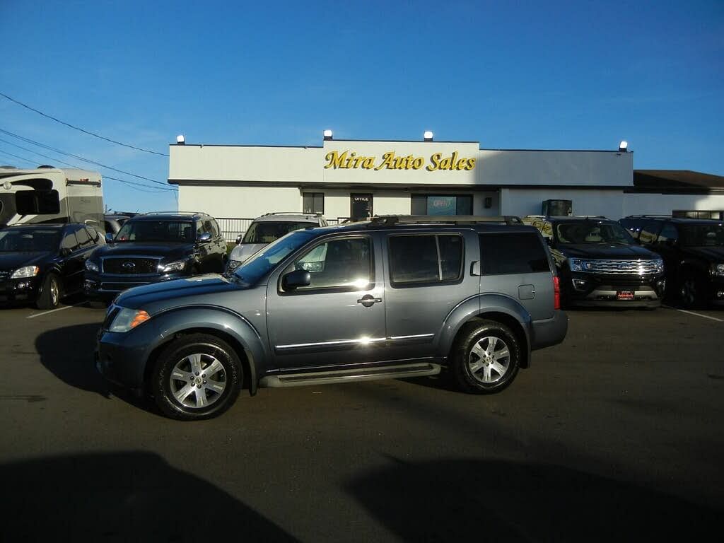 2008 Nissan Pathfinder LE