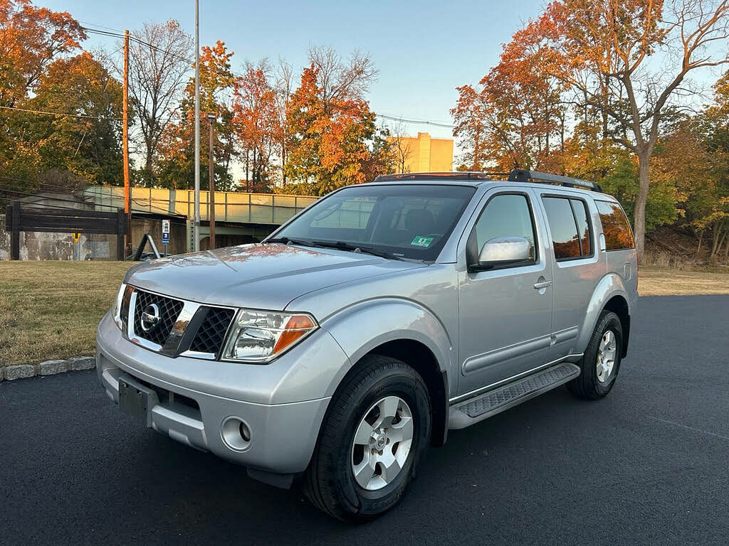 2005 Nissan Pathfinder XE