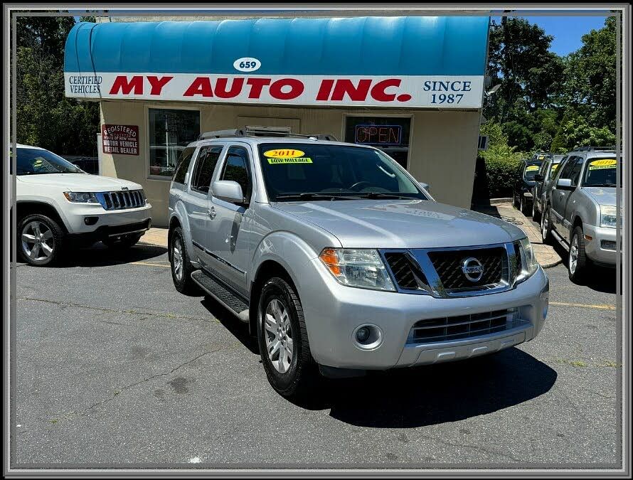 2011 Nissan Pathfinder Silver edition