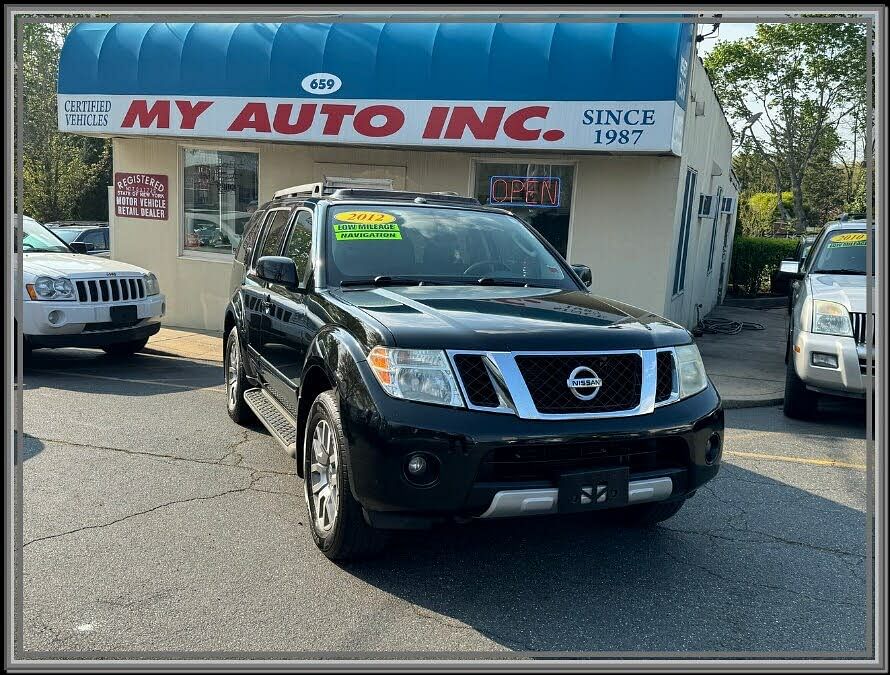 2012 Nissan Pathfinder LE