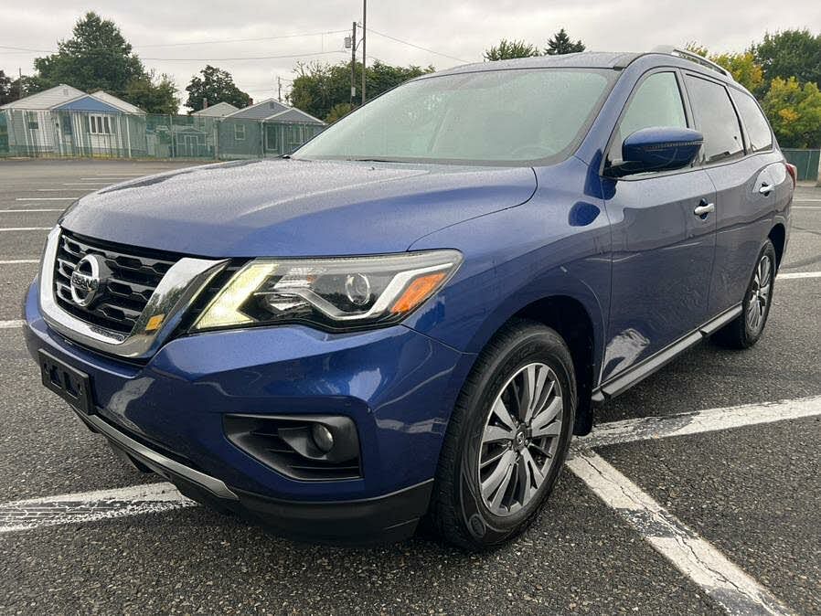 2017 Nissan Pathfinder SV