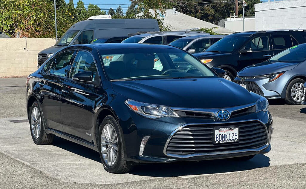 2018 Toyota Avalon Limited hybrid Sedan