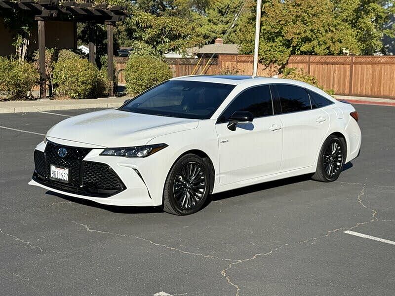 2020 Toyota Avalon XSE hybrid Sedan