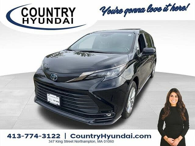 2022 Toyota Sienna Woodland Edition hybrid