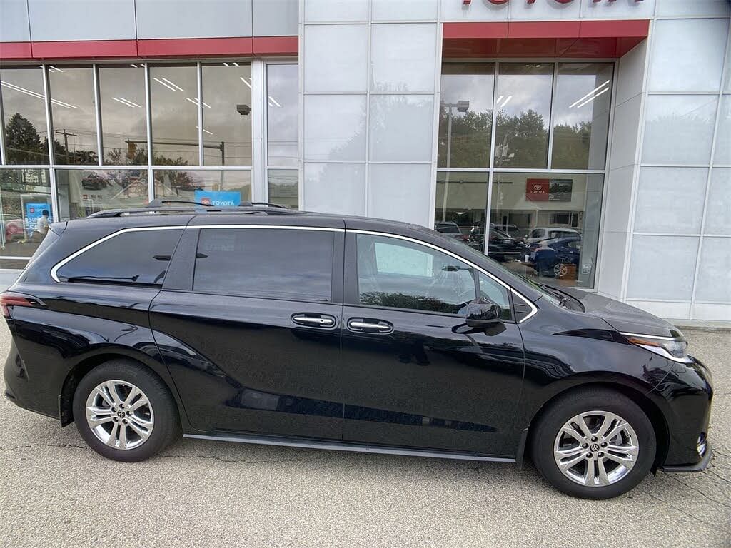 2022 Toyota Sienna XSE 7 hybrid