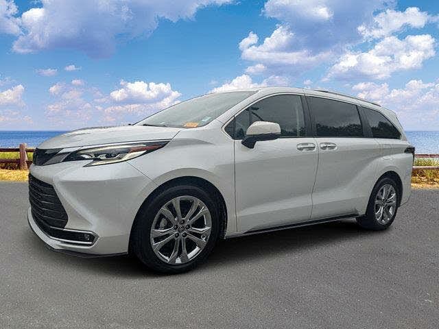 2022 Toyota Sienna Platinum hybrid