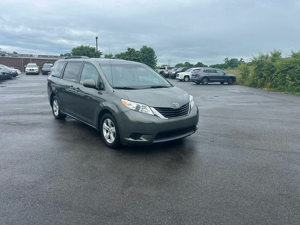 2011 Toyota Sienna LE