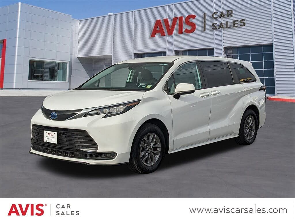 2022 Toyota Sienna LE hybrid