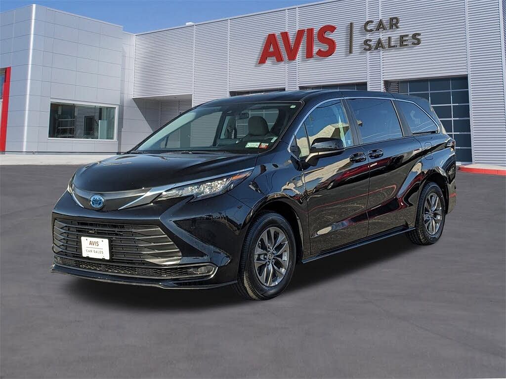 2023 Toyota Sienna LE hybrid