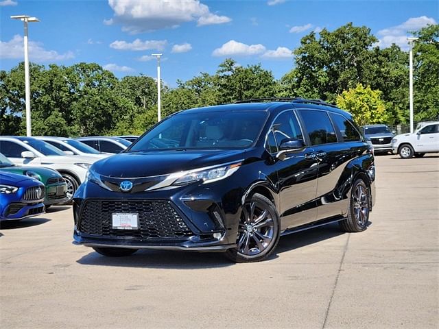 2023 Toyota Sienna XSE hybrid