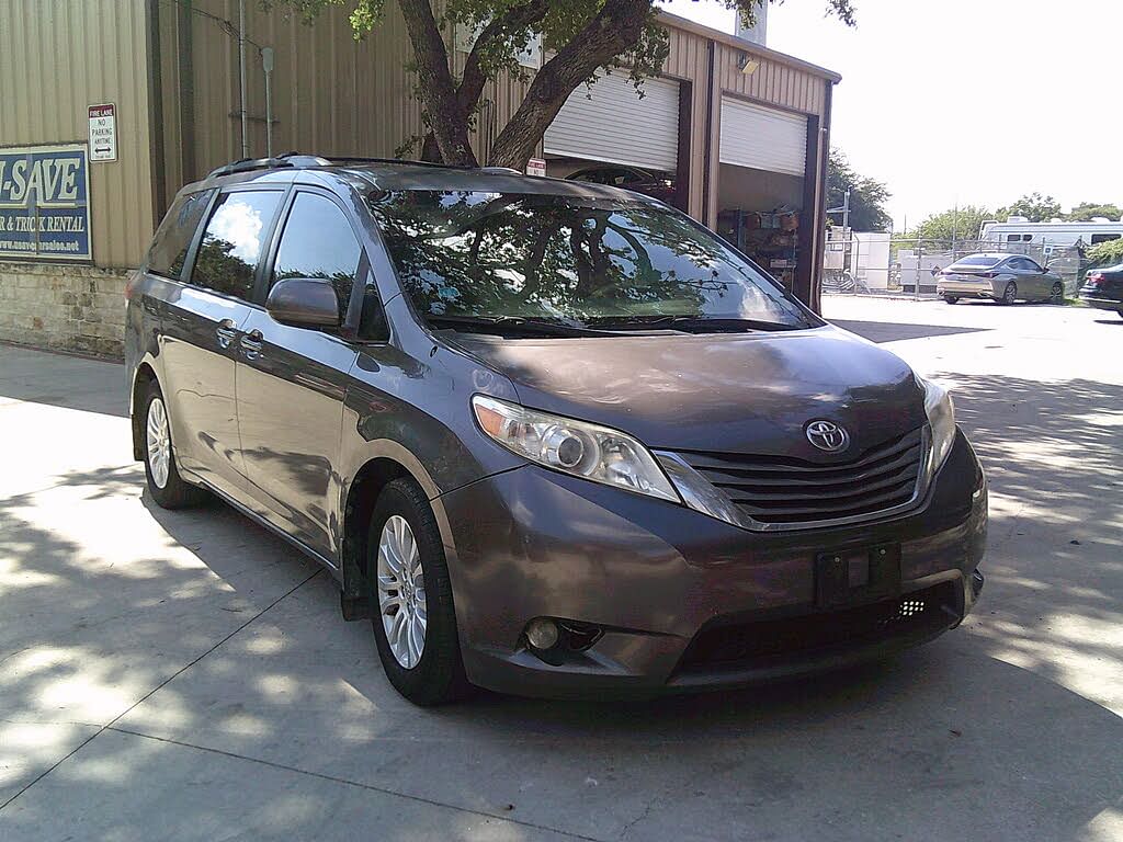 2013 Toyota Sienna XLE Mobility Auto Access